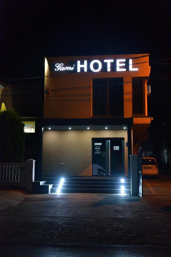 Garni Hotel Kaca Kragujevac Buitenkant foto
