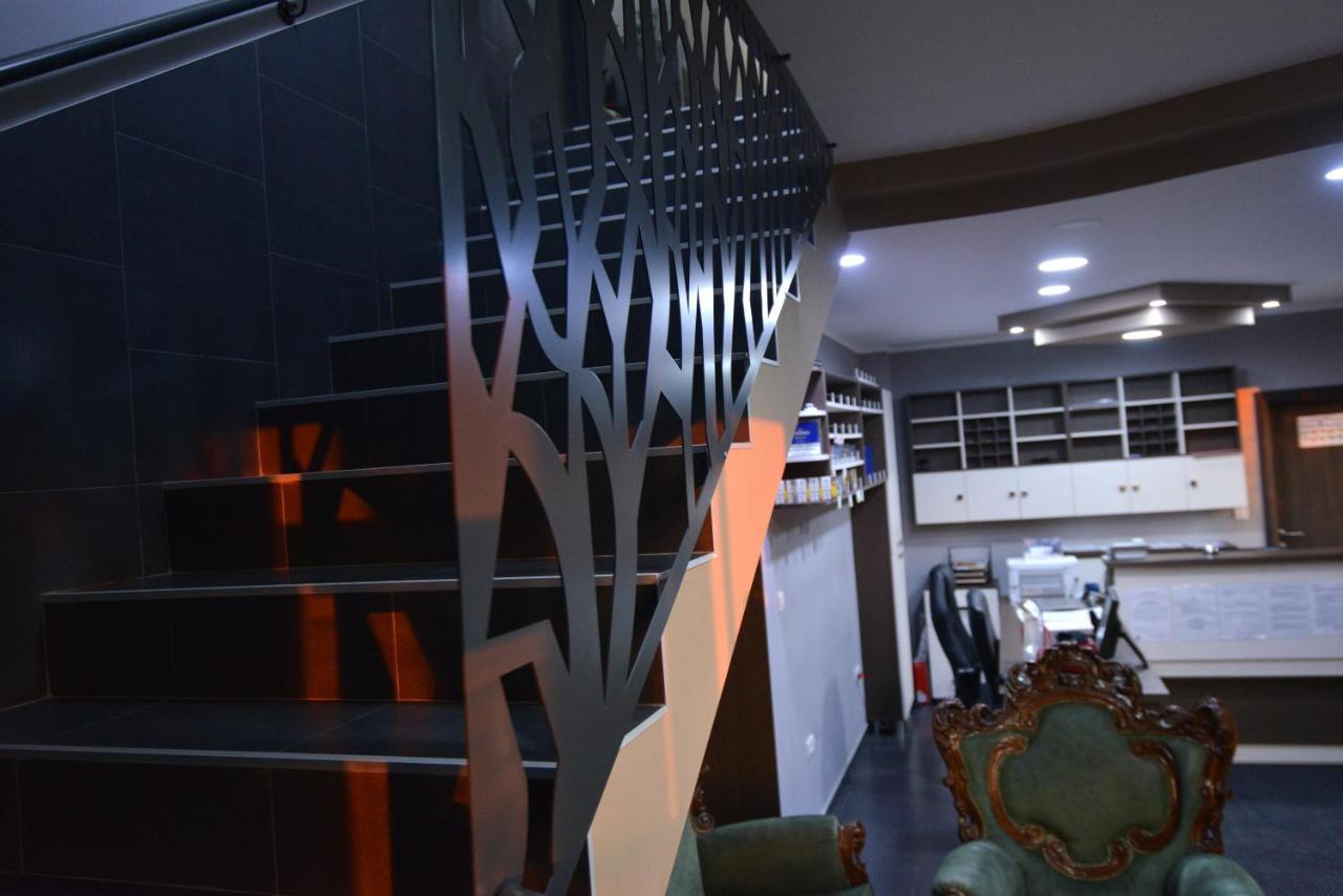Garni Hotel Kaca Kragujevac Buitenkant foto