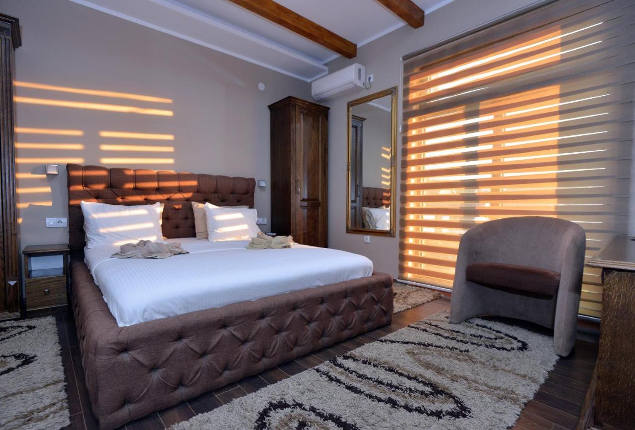 Garni Hotel Kaca Kragujevac Buitenkant foto