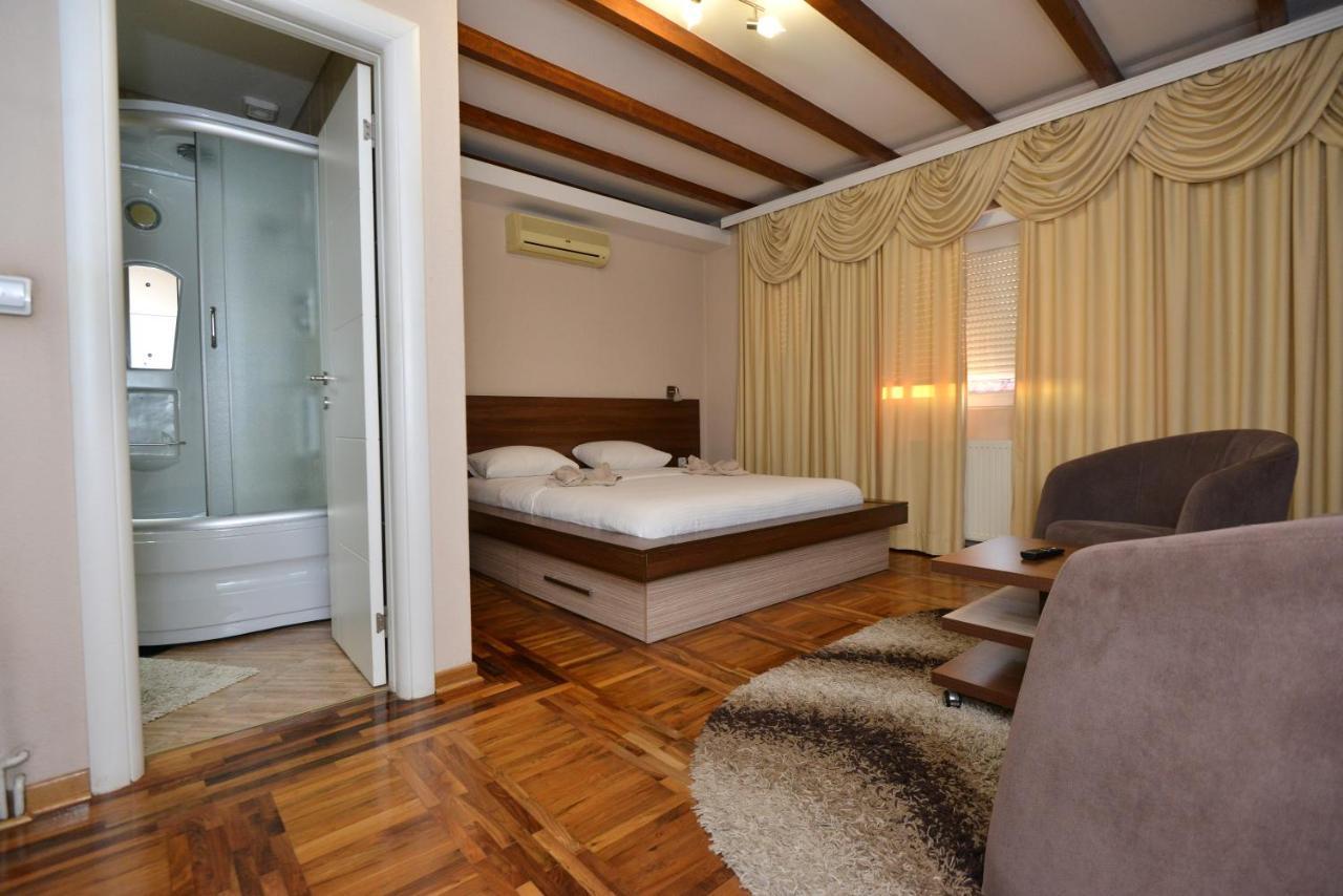 Garni Hotel Kaca Kragujevac Buitenkant foto