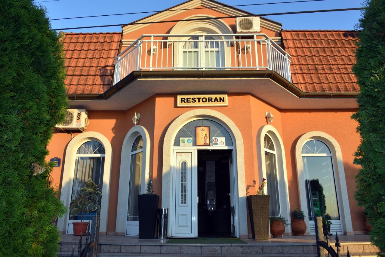 Garni Hotel Kaca Kragujevac Buitenkant foto