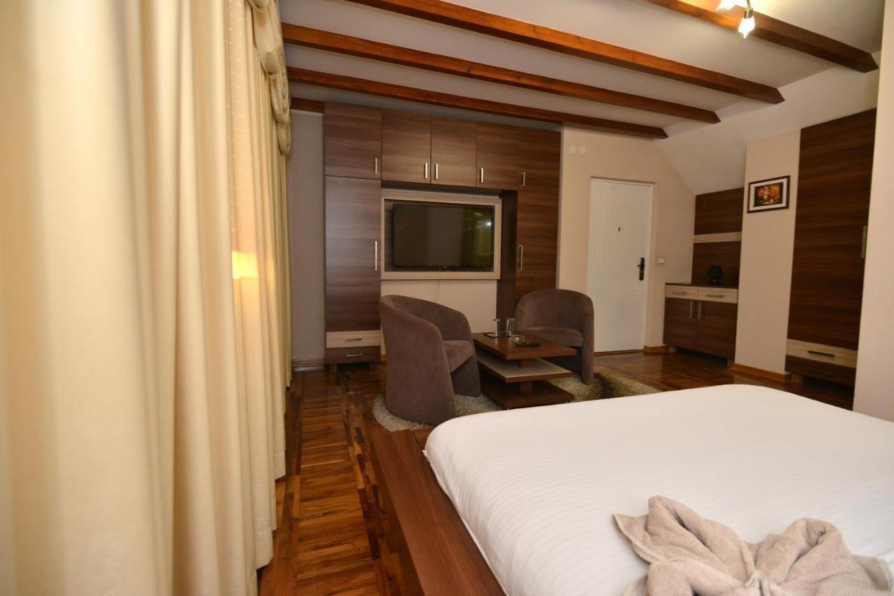 Garni Hotel Kaca Kragujevac Buitenkant foto