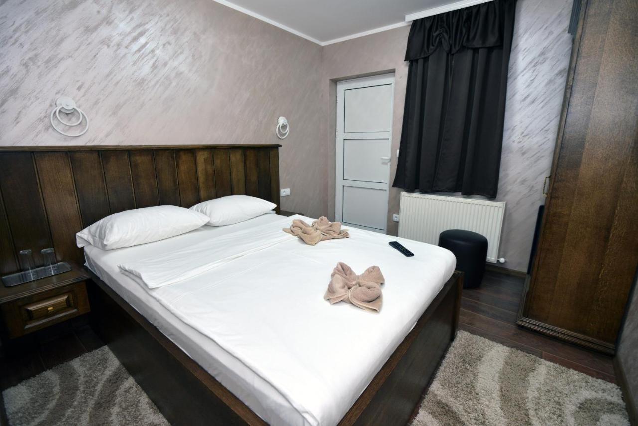 Garni Hotel Kaca Kragujevac Buitenkant foto