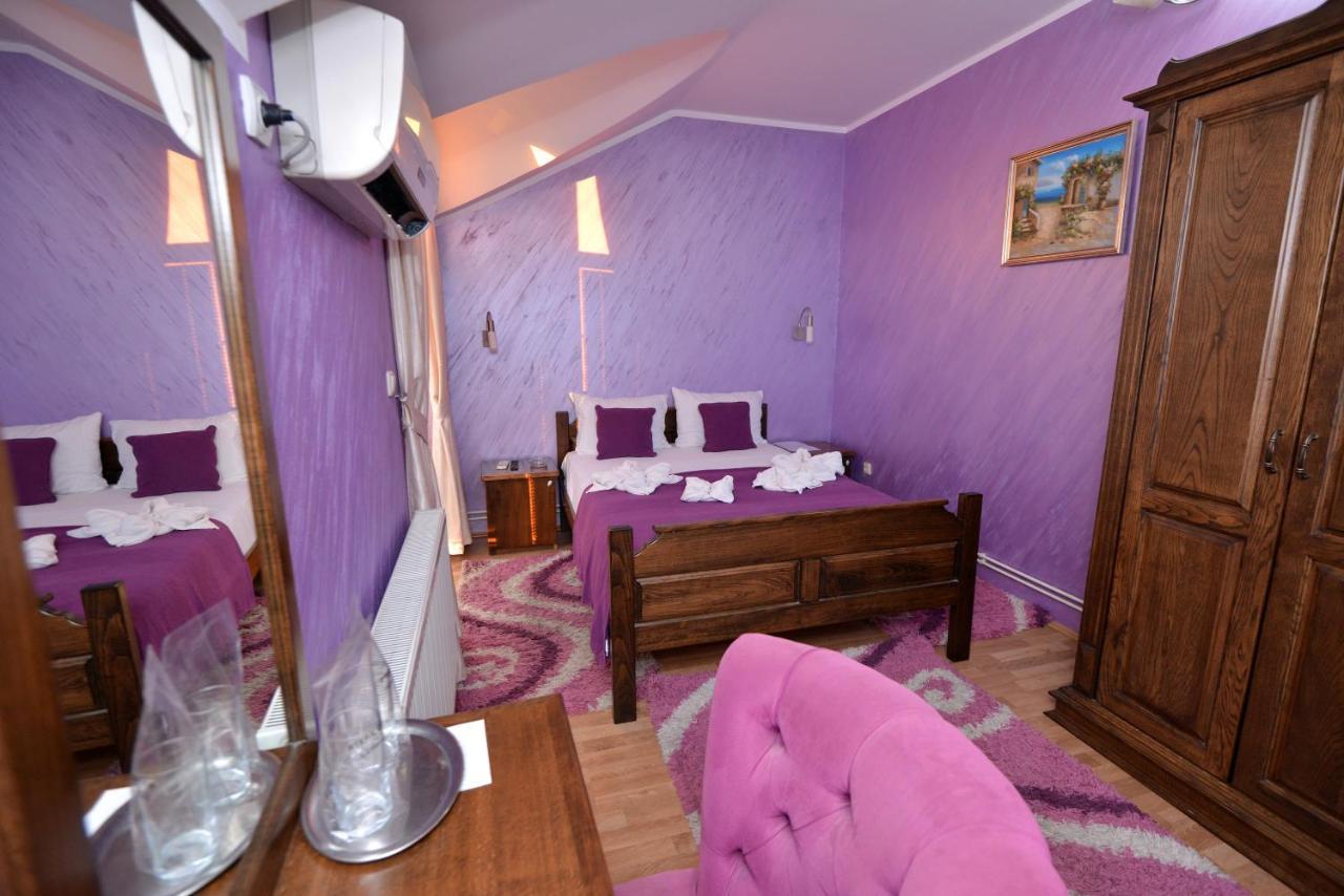 Garni Hotel Kaca Kragujevac Buitenkant foto