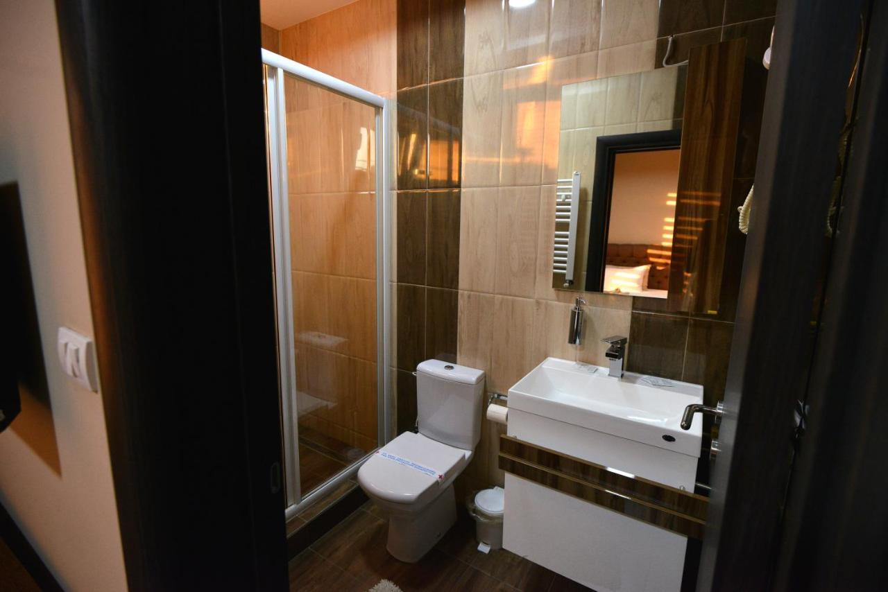 Garni Hotel Kaca Kragujevac Buitenkant foto