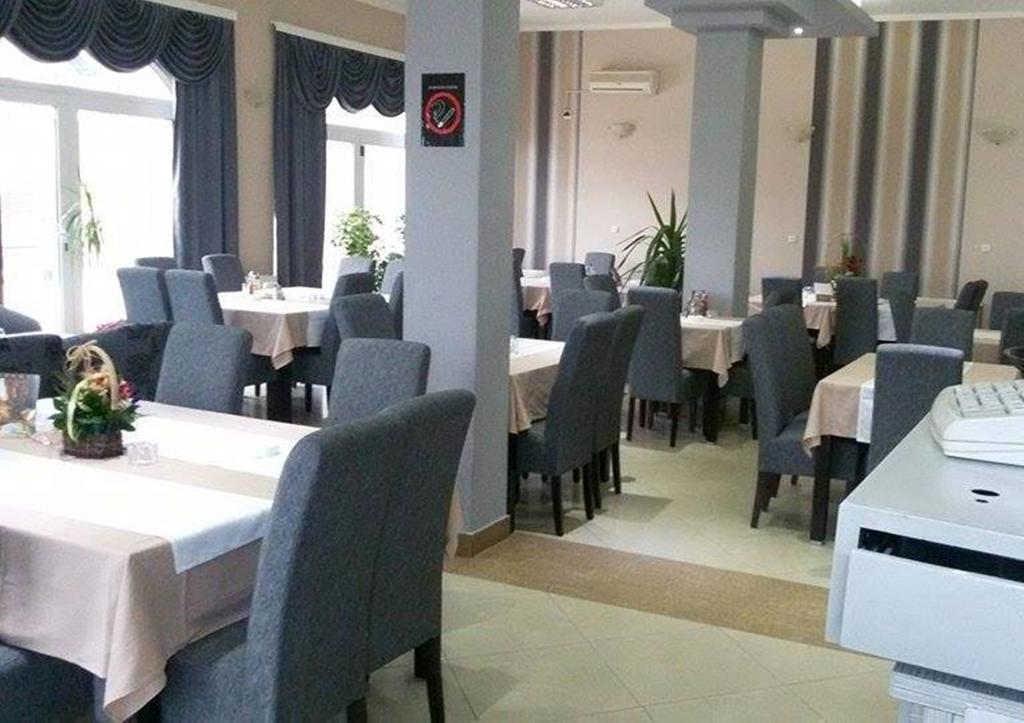 Garni Hotel Kaca Kragujevac Buitenkant foto