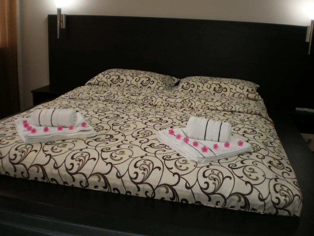 Garni Hotel Kaca Kragujevac Buitenkant foto