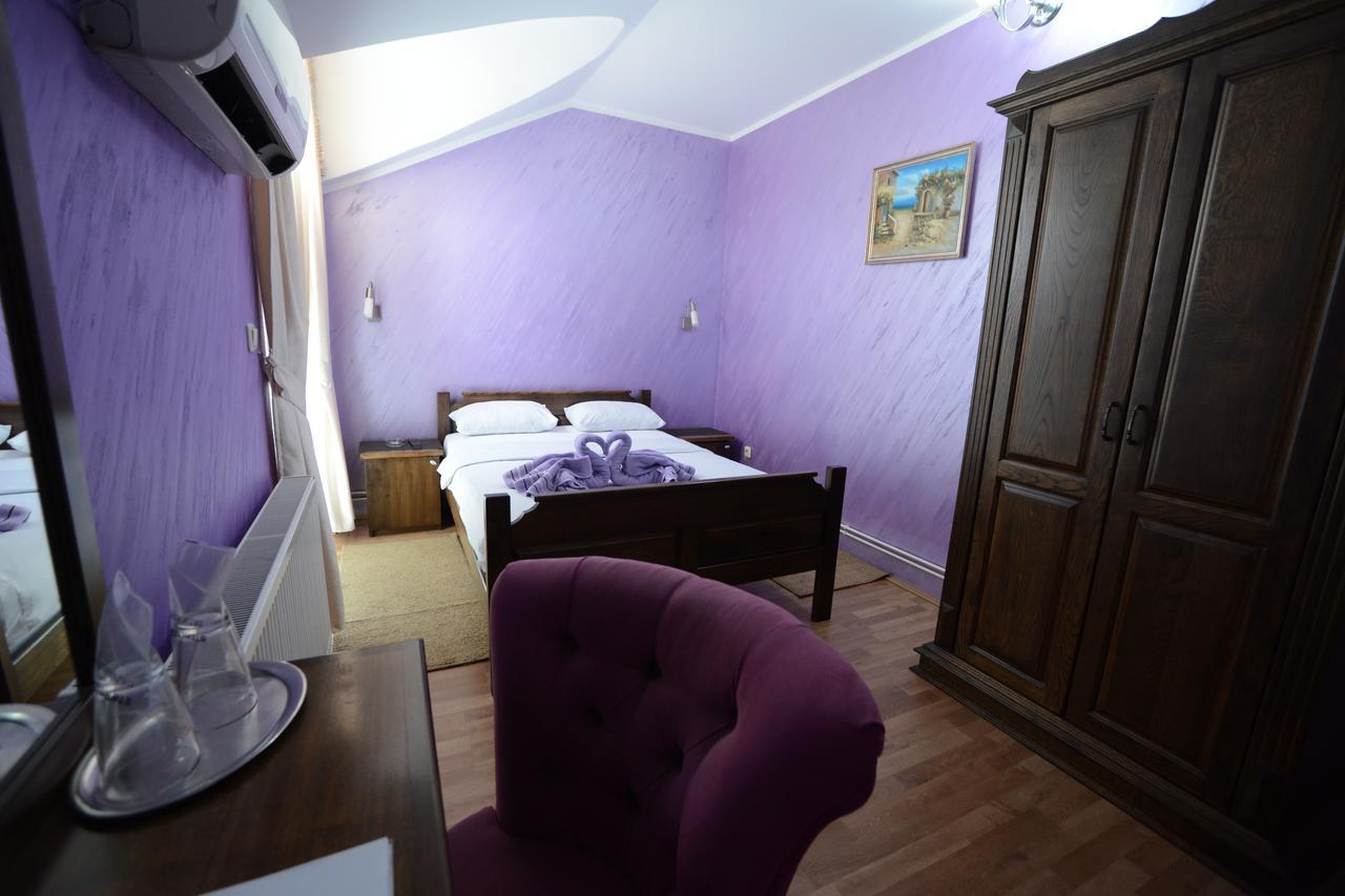 Garni Hotel Kaca Kragujevac Buitenkant foto