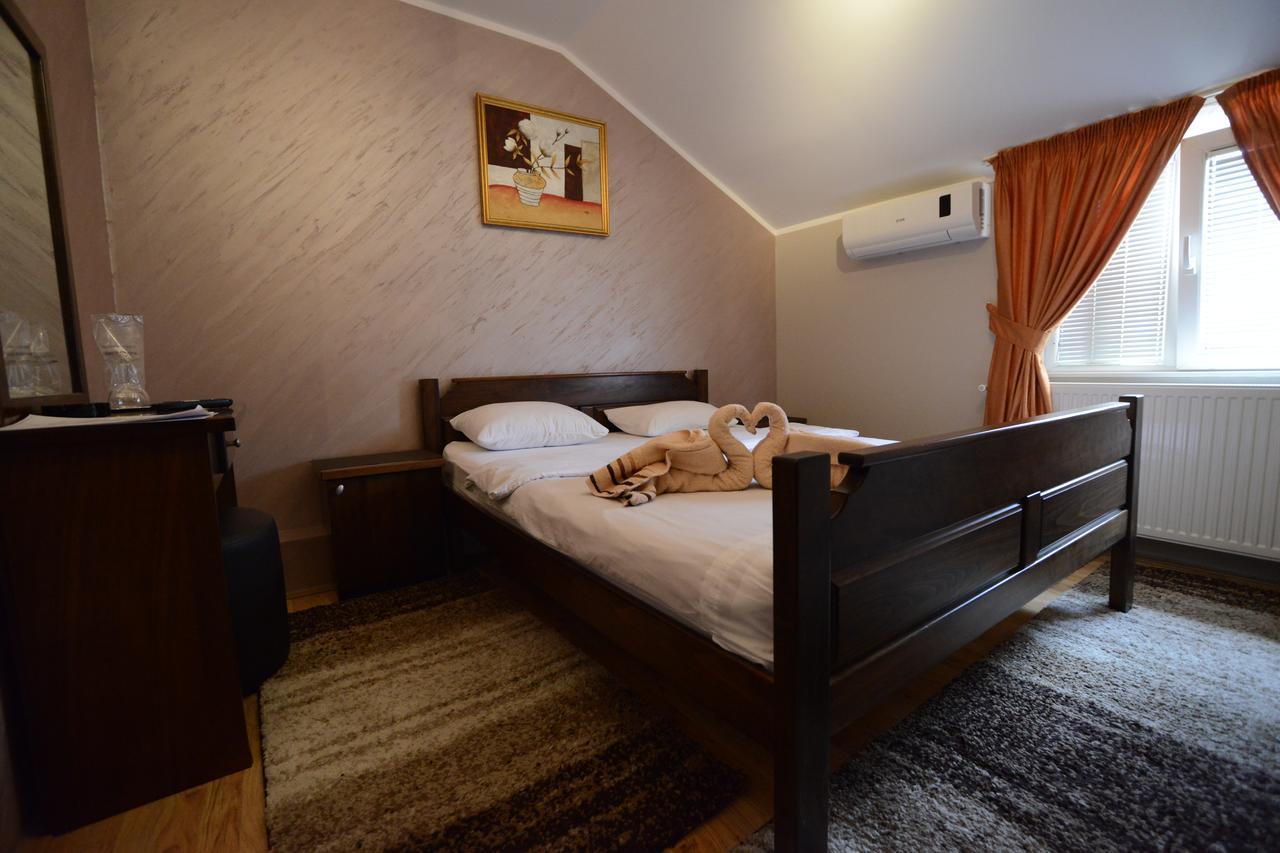 Garni Hotel Kaca Kragujevac Buitenkant foto